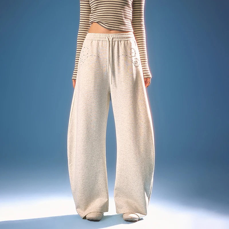 CHUU春季女装钉珠设计爱心印花宽松弯刀裤高腰耐看显瘦休闲裤