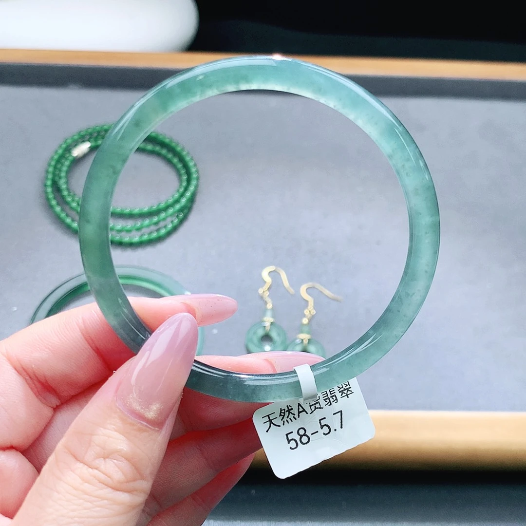 未镶嵌手镯（圆镯）翡翠