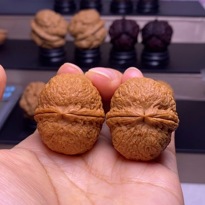 文玩核桃把件铁绣球8