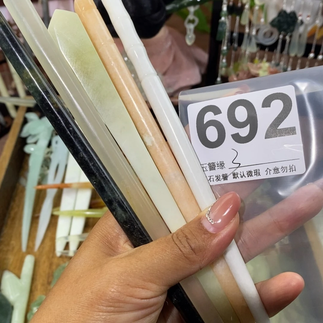 蛇纹石玉未镶嵌发饰小***蓓