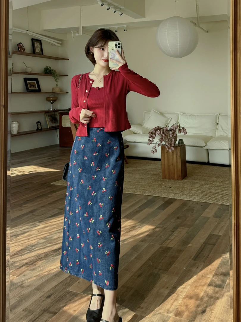 蕾英俊-樱桃派对-秋季甜心浪漫开衫吊带+樱桃刺绣复古牛仔半裙