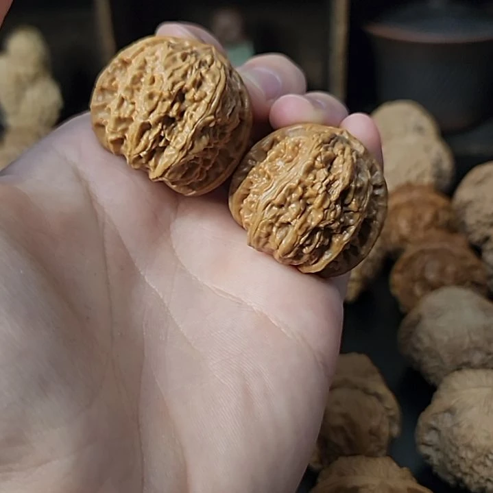 文玩核桃吊坠35三角白