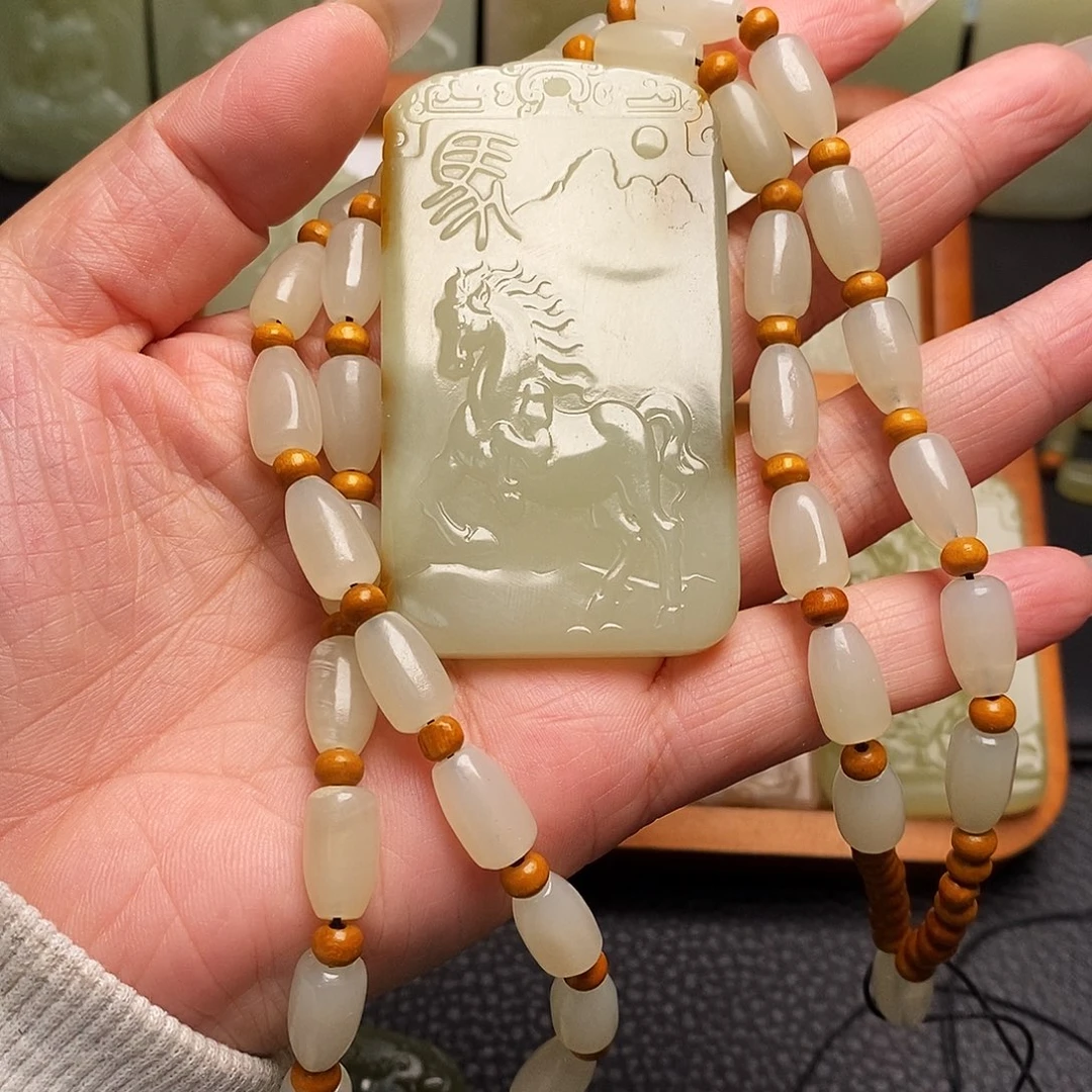 新疆昆仑山料生 肖马