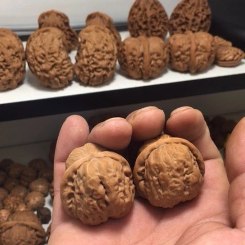 吉****核桃把件蛤蟆头文玩核桃手把件