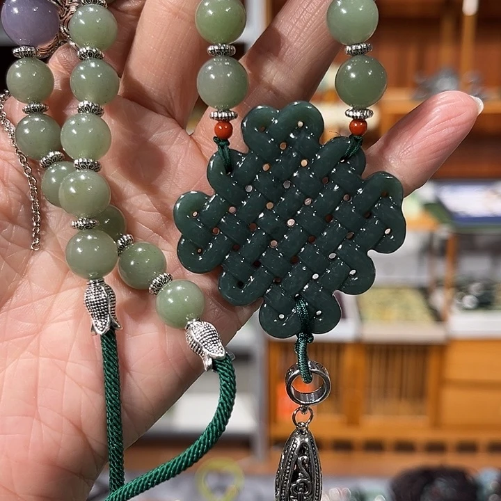 颈饰未镶嵌和田玉（碧玉）