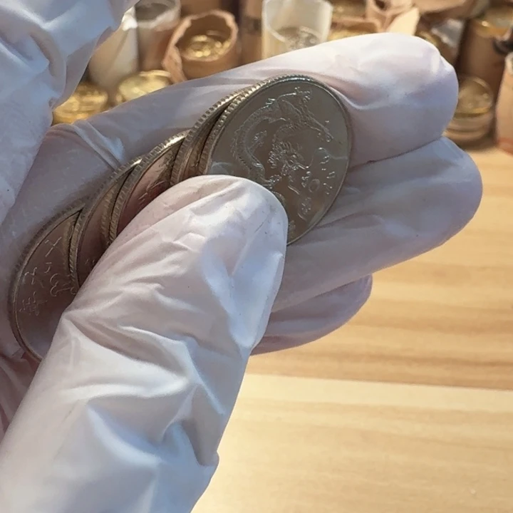 其他普通金属5枚，千禧龙币