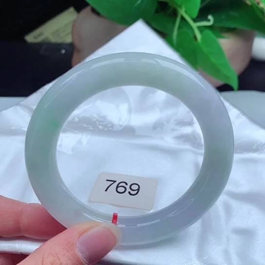 翡翠手镯未镶嵌       圆条57 冰春彩