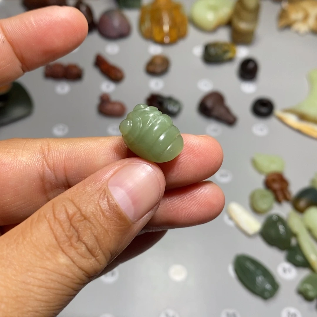 岫岩老玉（透闪石质玉）未镶嵌颈饰琪**胜