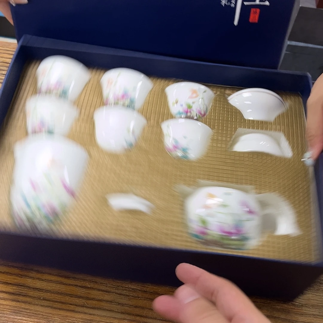 孤品茶具套装等。
