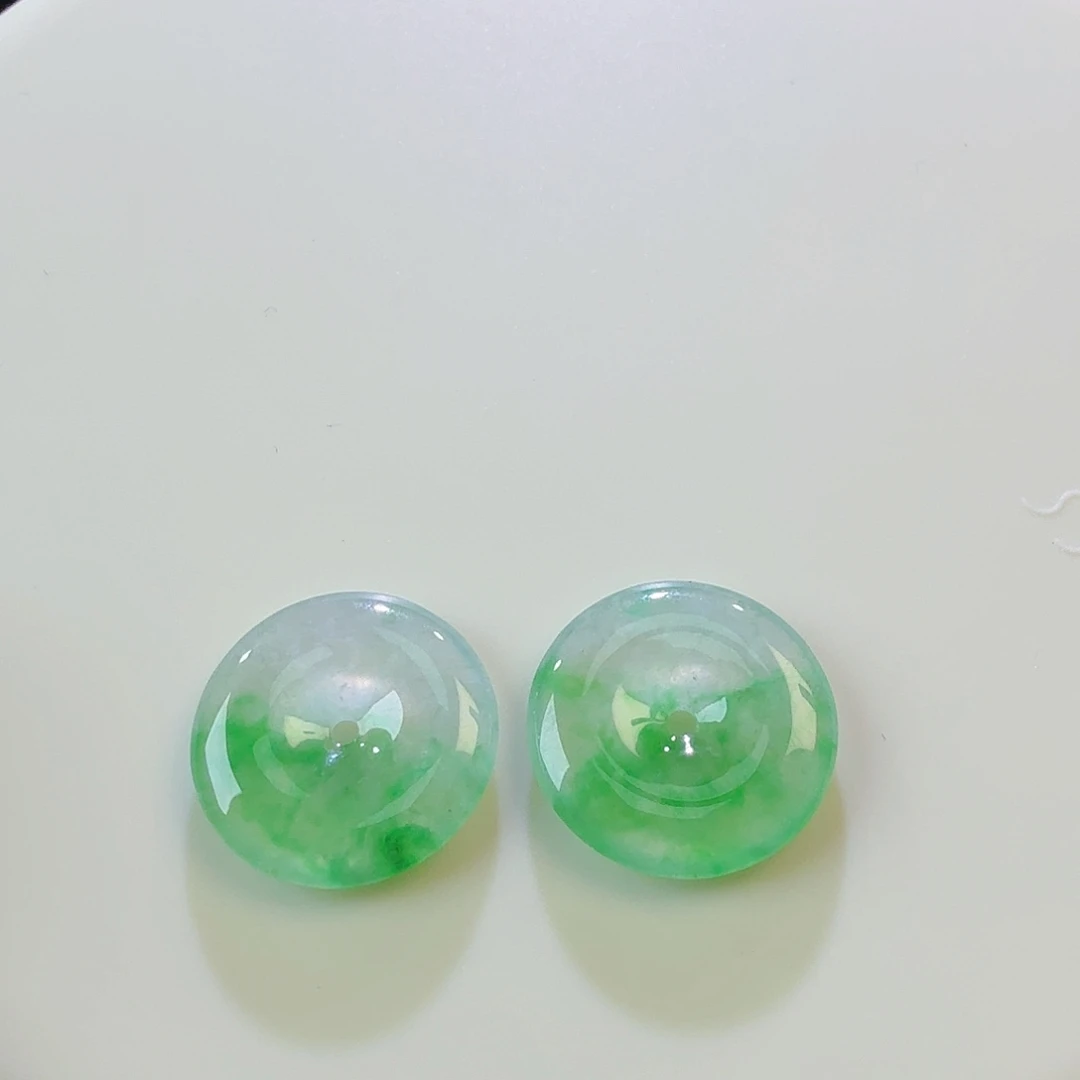 翡翠裸石冰阳绿扣子