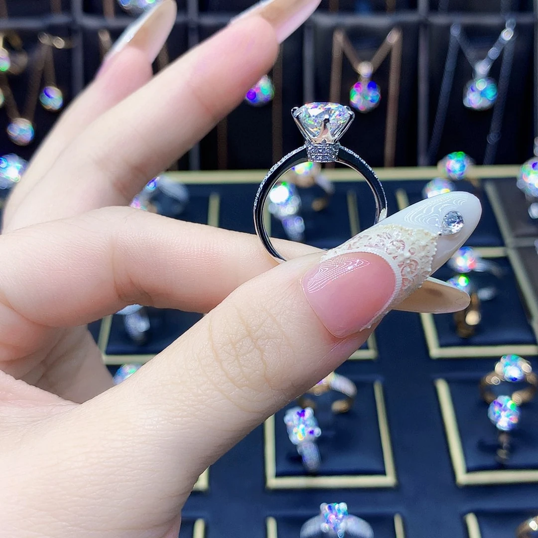 18K金镶嵌合成碳硅石（莫桑石）戒指/指环冰*人