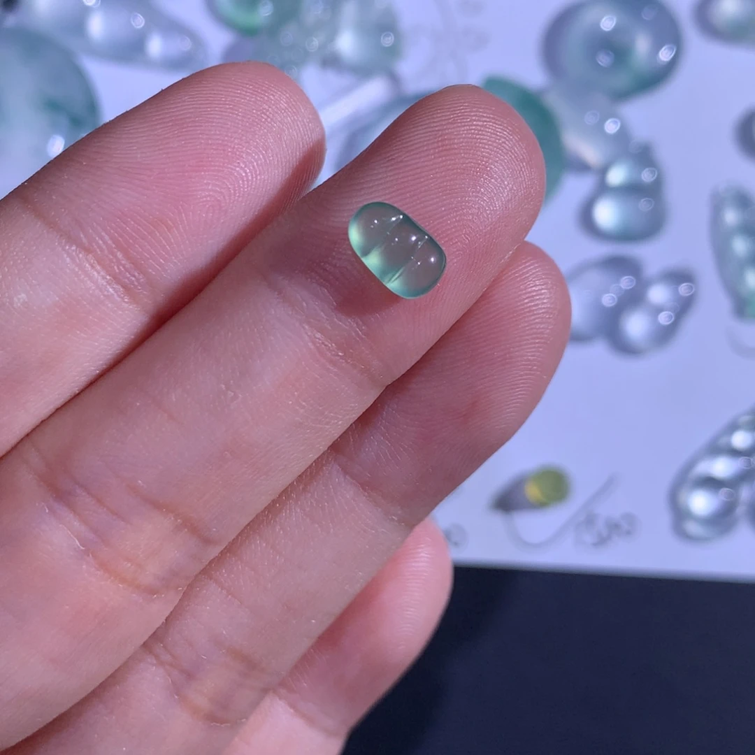 翡翠未镶嵌颈饰豆