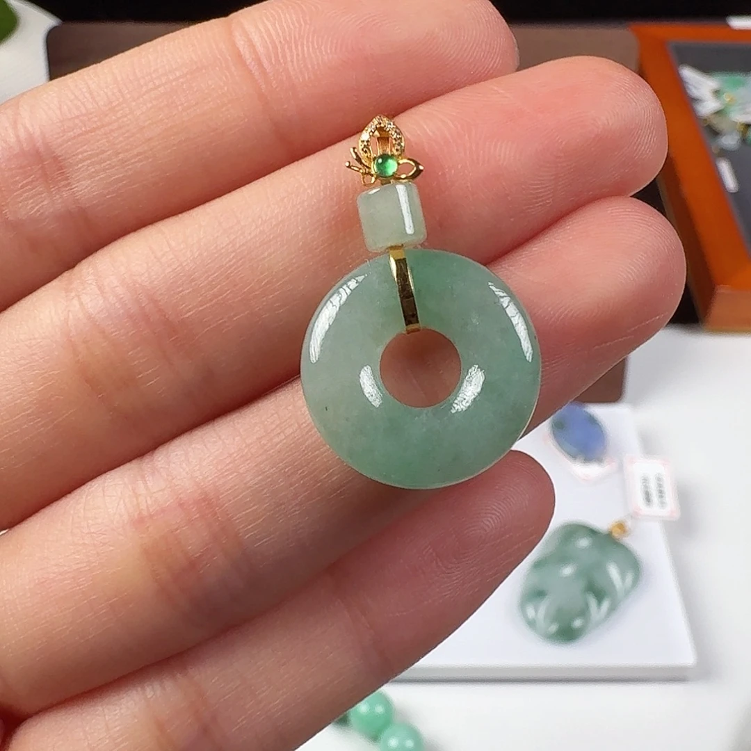 翡翠18K金镶嵌颈饰