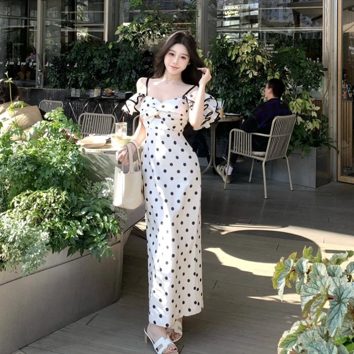 一字肩法式波点短袖连衣裙女夏季修身礼服长裙设计感收腰包臀裙子