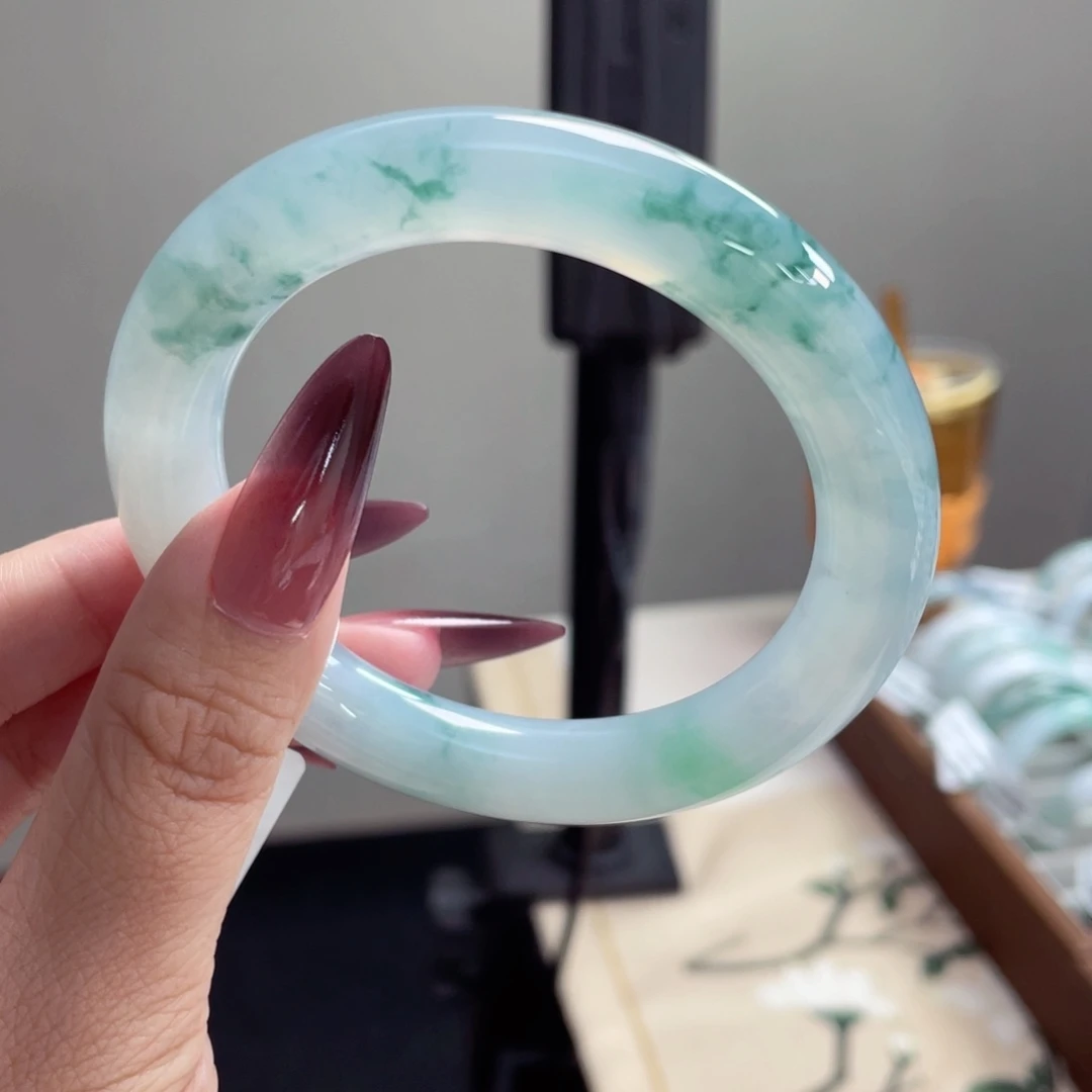 未镶嵌手镯翡翠56种老胶润蓝底飘花一览众山23号