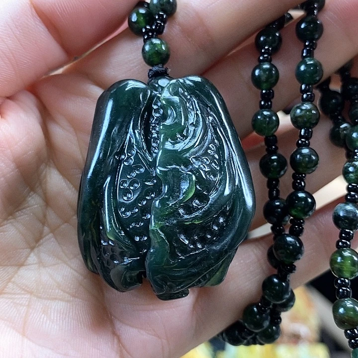 蛇纹石玉未镶嵌颈饰