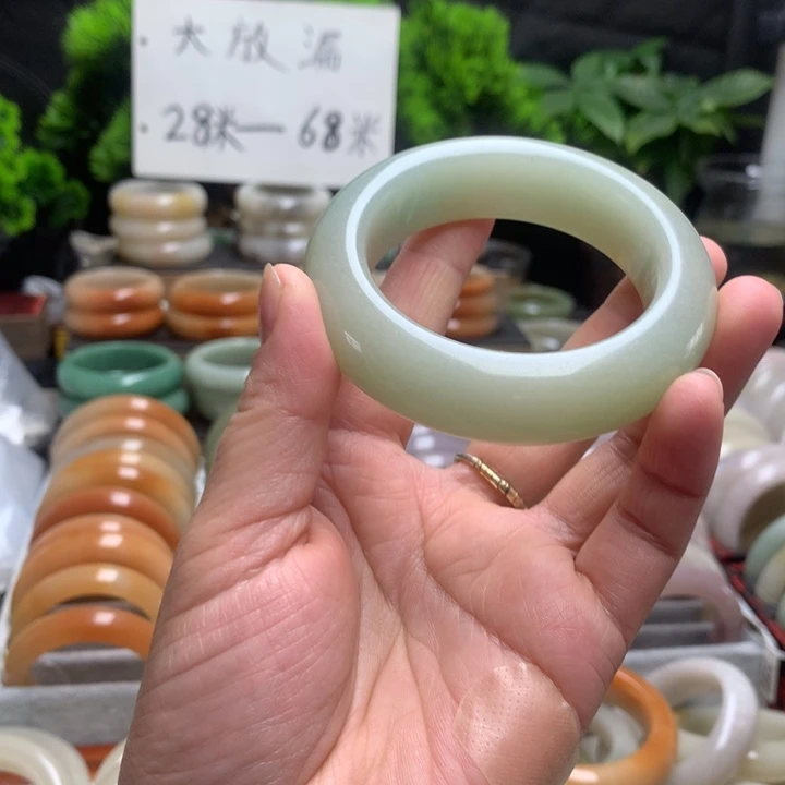 石英质玉（佘太翠）未镶嵌手镯53.8