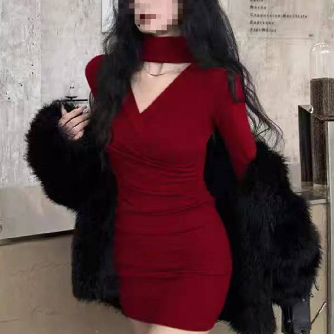 大码v领挂脖连衣裙女春秋季修身内搭打底短裙半高领包臀裙2507