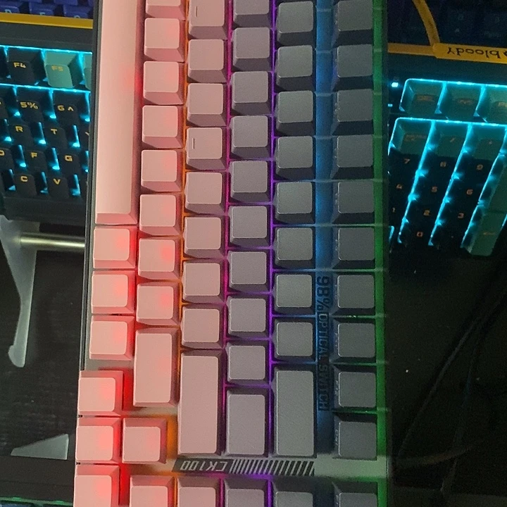 ****毛8新网吧同款优先机械键盘，换全新键帽