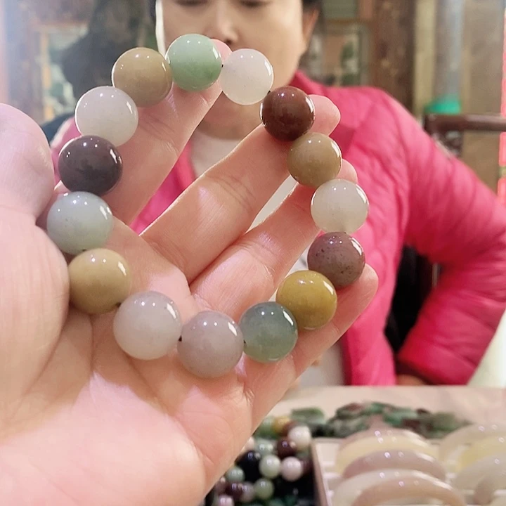 密玉（石英质玉）颈饰未镶嵌