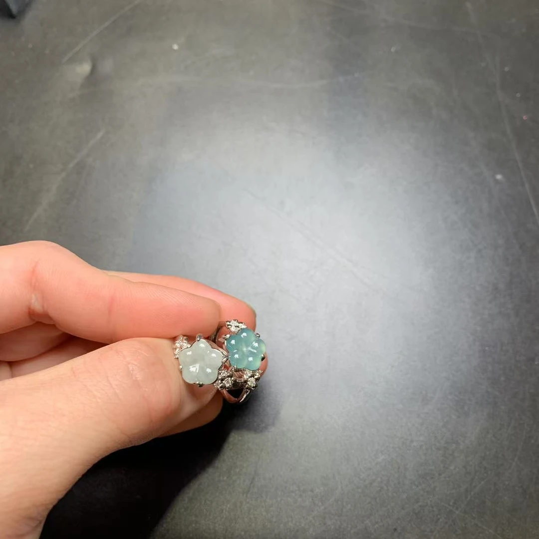 【现场收货】天然翡翠戒指    多样性发货发一件tt/01