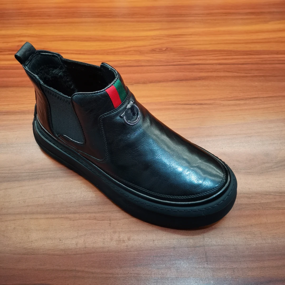 《内里加绒》广州时尚爆款男士中帮加绒靴头层牛皮舒适百搭302-7181