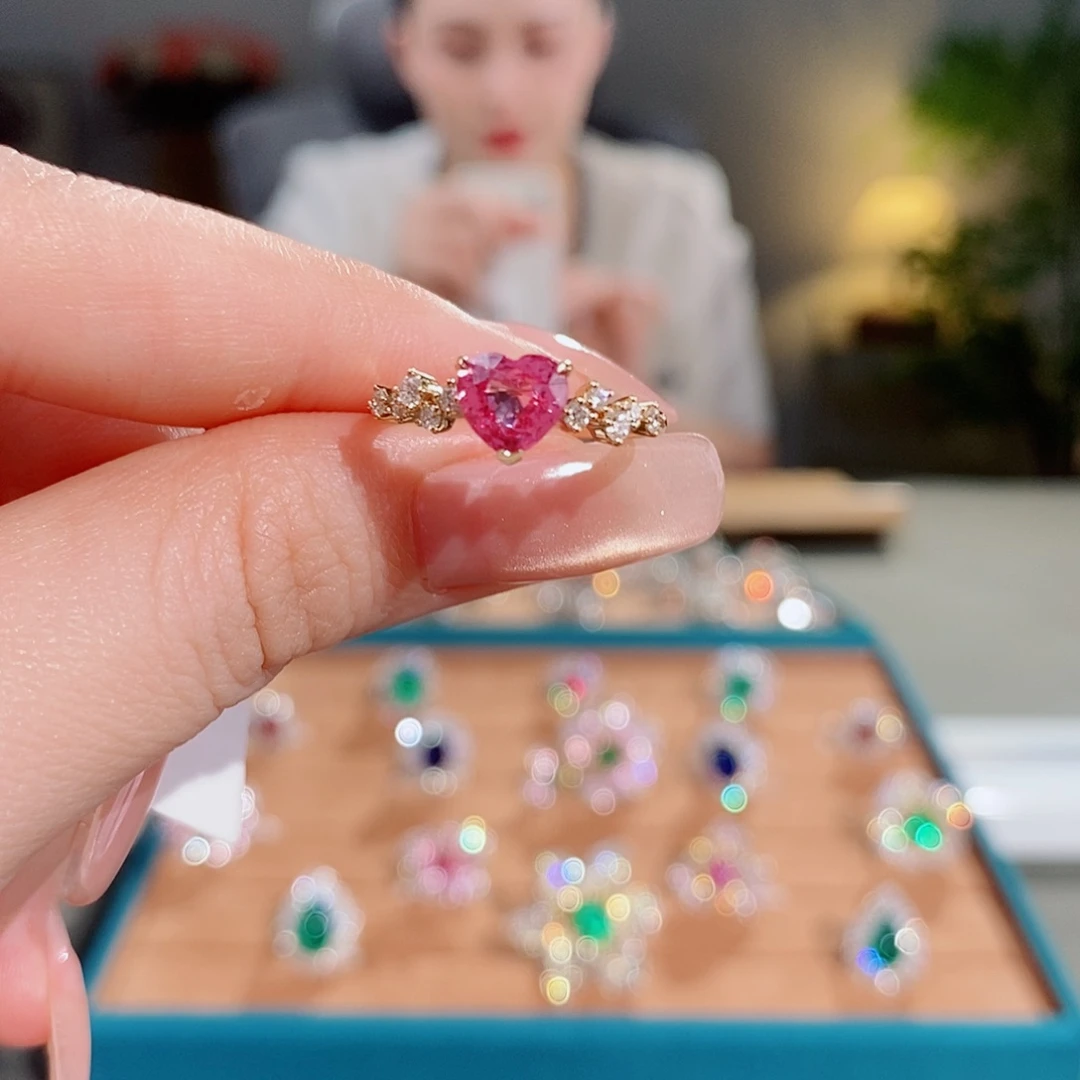 尖晶石戒指18K金镶嵌1.22ct