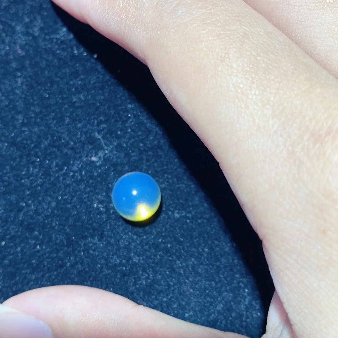 劳***山蓝珀未镶嵌珠宝奇石4A多米单珠