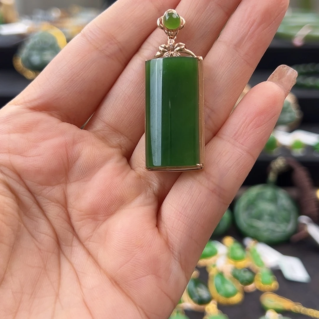 和田玉18K金镶嵌颈饰