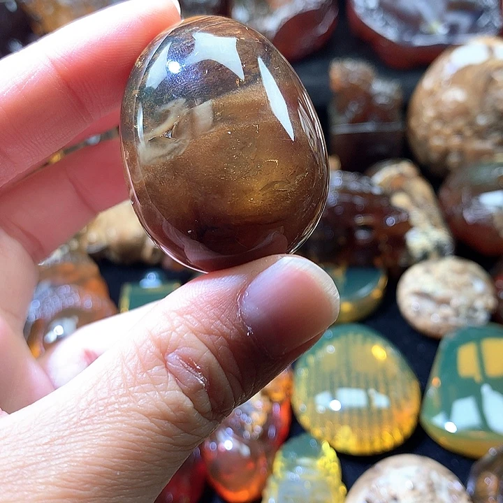 琥珀未镶嵌手串金底蛋黄雨花溶洞