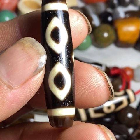 颈饰玻璃?****了东西。