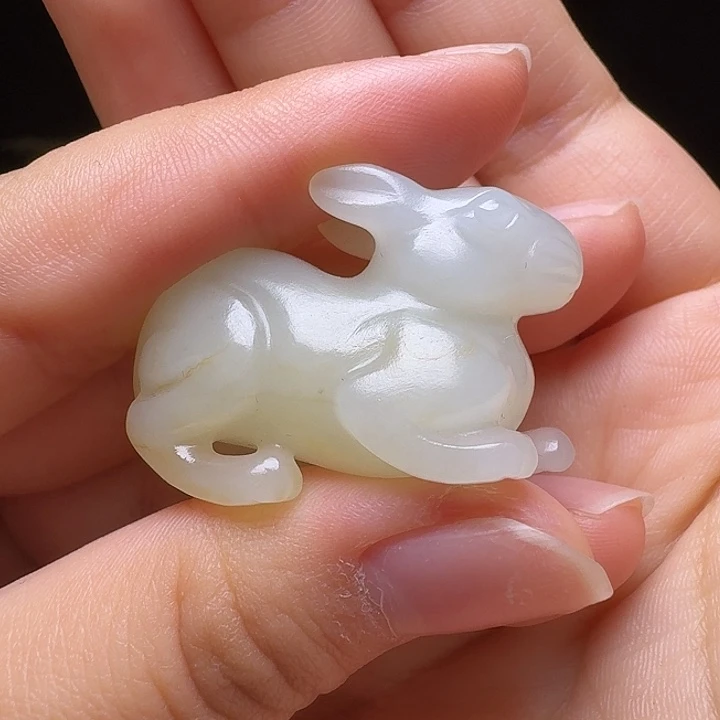 过***烟和田玉未镶嵌挂件