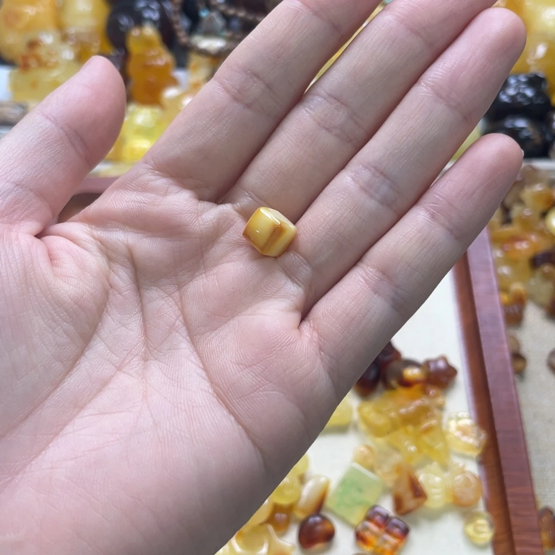 爱***己琥珀未镶嵌裸石天然琥珀