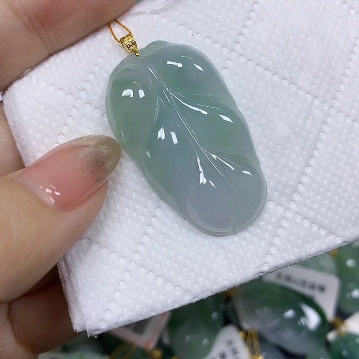 翡翠未镶嵌颈饰挂件