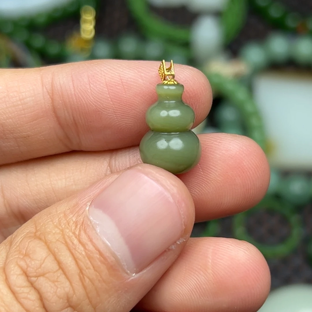 和田玉18K金镶嵌挂件