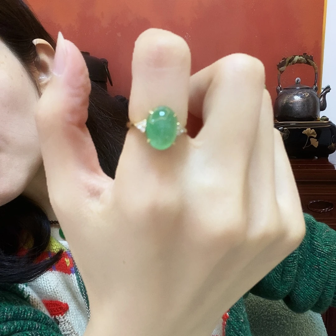 翡翠18K金镶嵌戒指简单