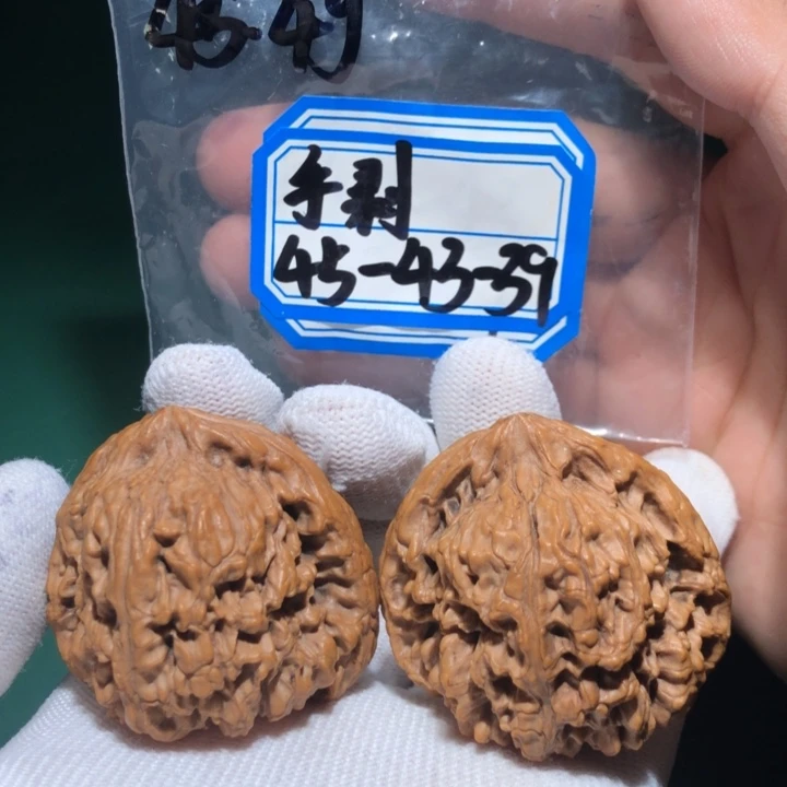 文玩核桃吊坠南疆手剥1