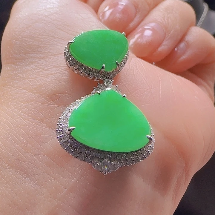 翡翠颈饰未镶嵌心心相印