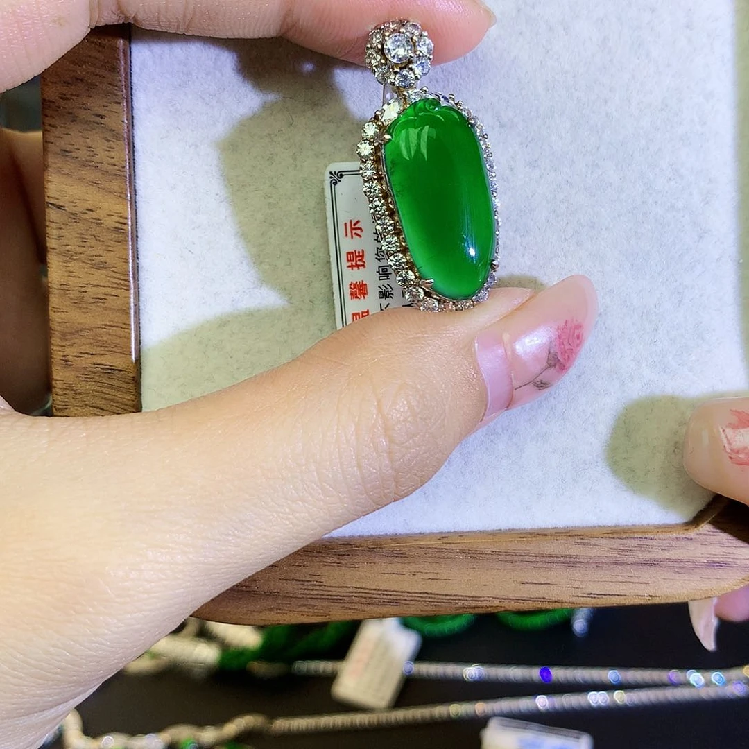 翡翠颈饰银S925镶嵌天然翡翠福瓜