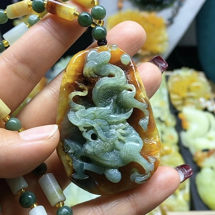 蛇纹石玉挂件未镶嵌
