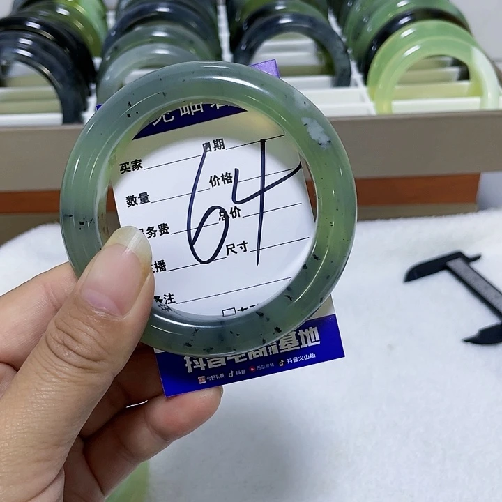 【闪购商品】未镶嵌蛇纹石玉手镯m****感