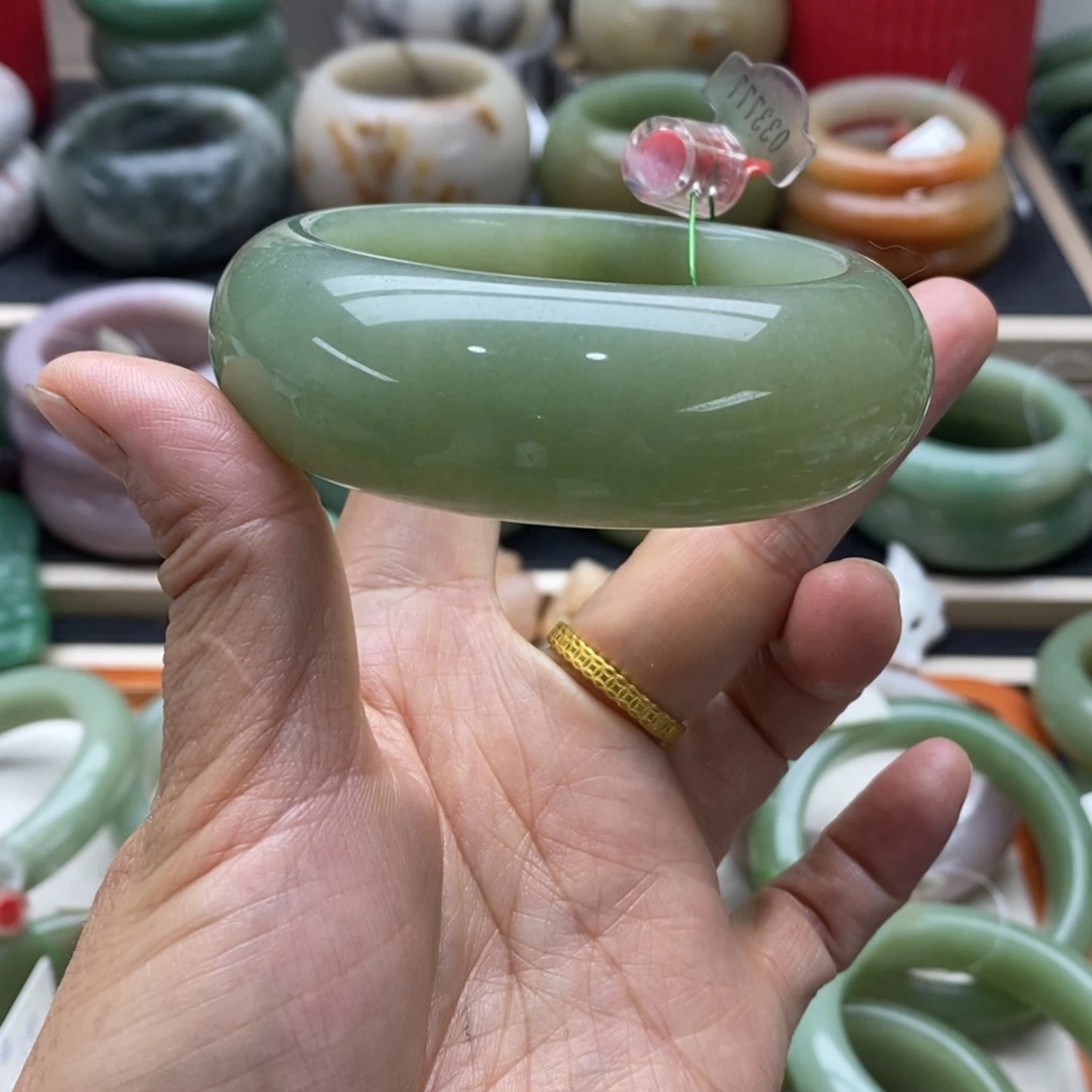 石英岩玉未镶嵌手镯