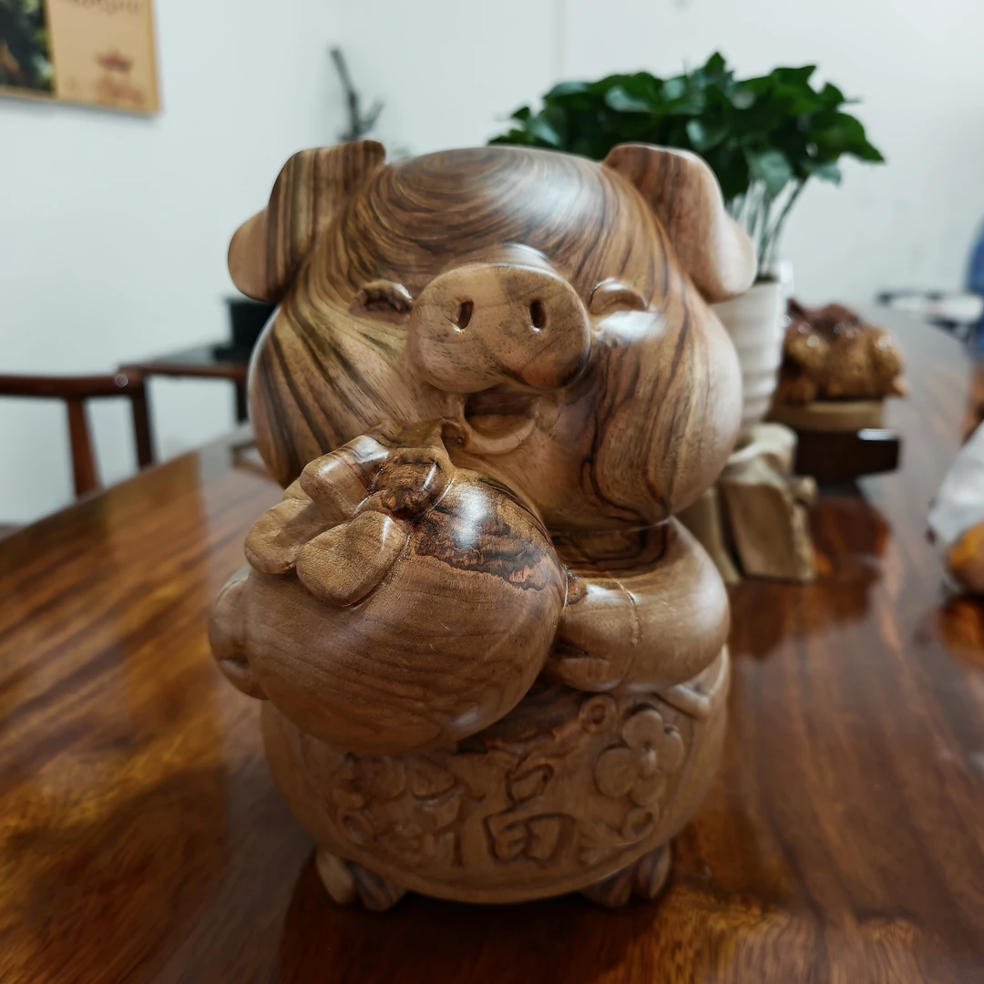 香樟木招财猪摆件实木雕刻工艺品家居客厅装饰品桌面可爱萌宠猪