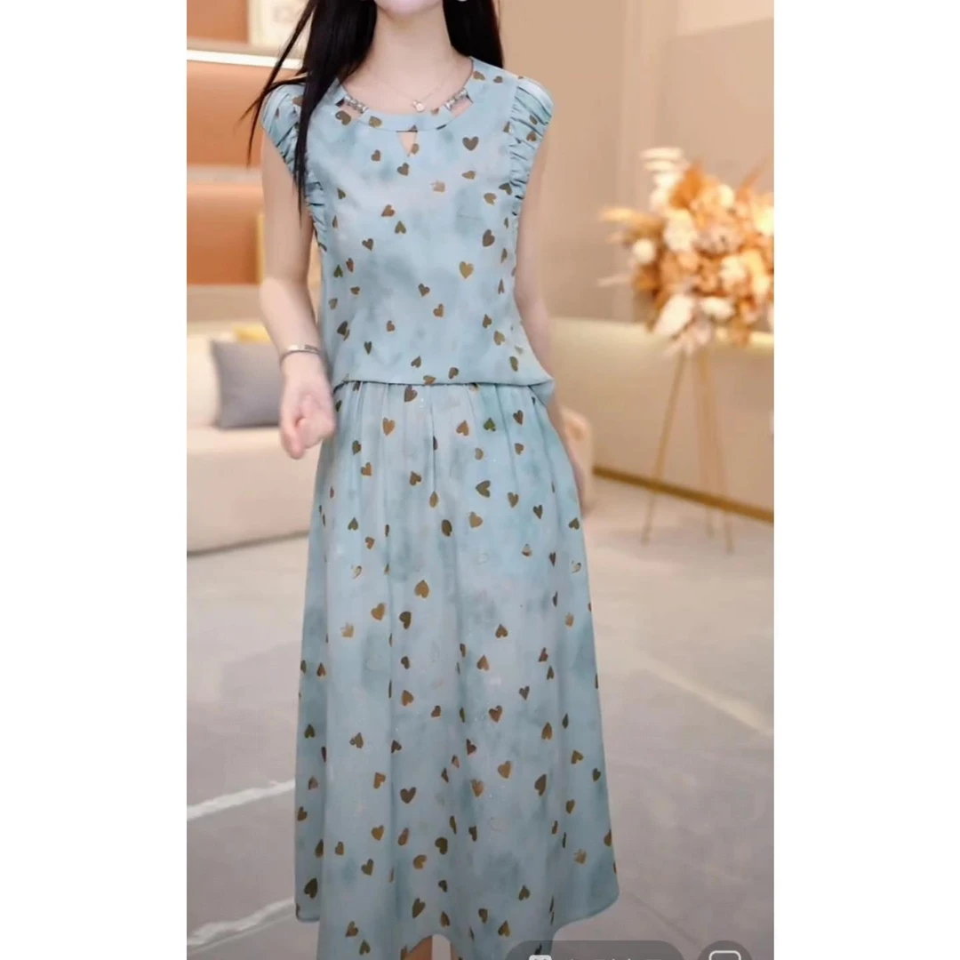 今年流行的漂亮无袖连衣裙子女夏2025新款爆款巨好看的假两件雪纺