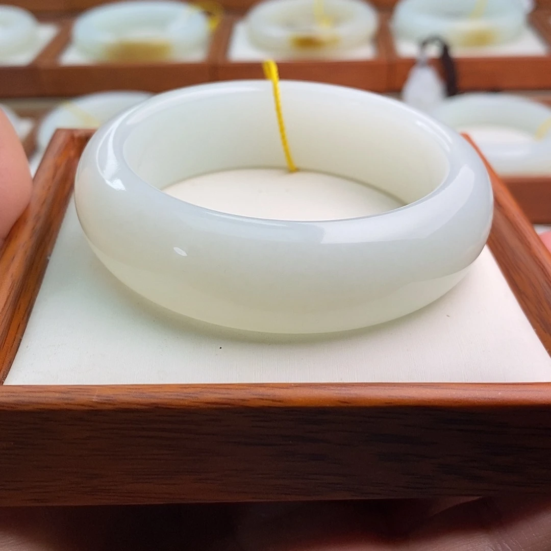 和田玉（白玉）未镶嵌手镯