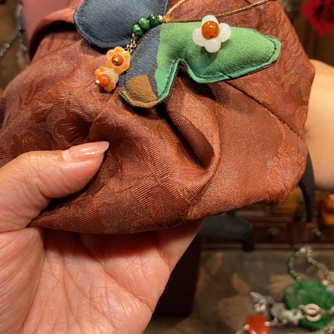 翡翠吊坠(赠链)未镶嵌