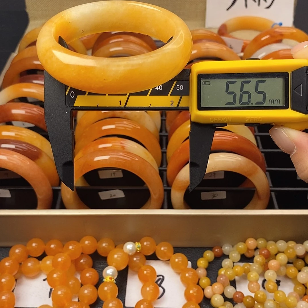 未镶嵌石英质玉（黄龙玉）手镯35号