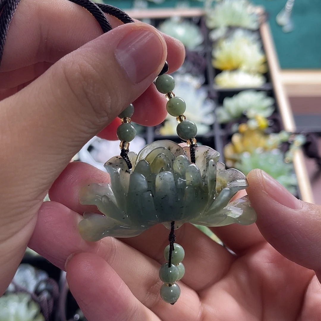 蛇纹石玉未镶嵌颈饰