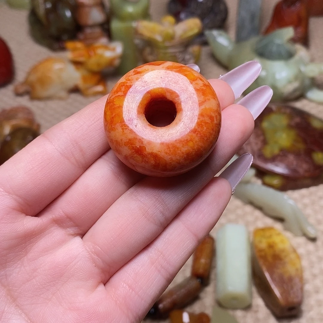 蛇纹石玉足铂镶嵌颈饰