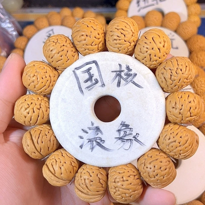 大***山桃核手串国核大肌肉桃核手串